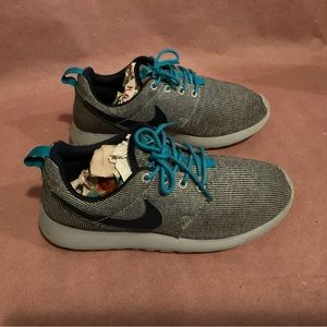 Women Nike Athletic Shoes Size 7Y Wom’s 8M Fabric